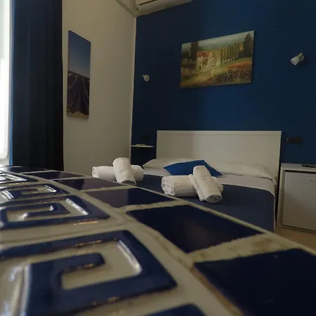 Julius Caesar 183 בית הארחה רומא