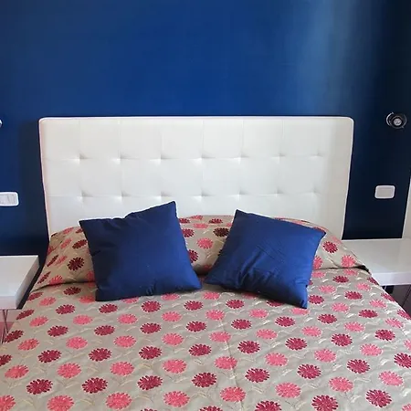 Julius Caesar 183 4* Rome