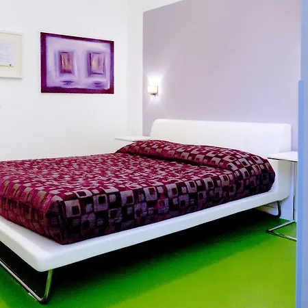 Julius Caesar 183 Guest house