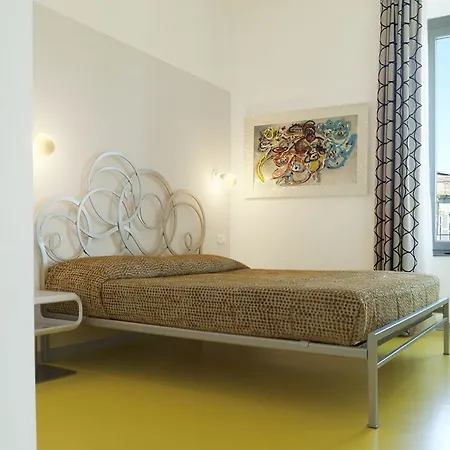 朱利叶斯凯撒183号旅馆 4*